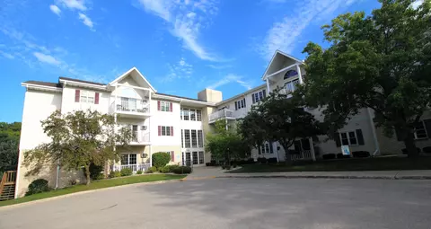 715 Canterberry #215, West Bend, WI 53090