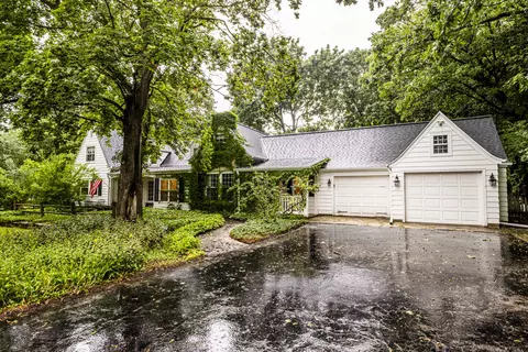 1000 Lone Tree, Elm Grove, WI 53122