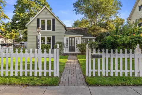 923 Marshall, Lake Geneva, WI 53147
