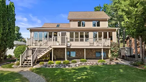 6086 N N Lk, West Bend, WI 53095