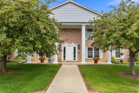 940 W Heritage #104, Mequon, WI 53092