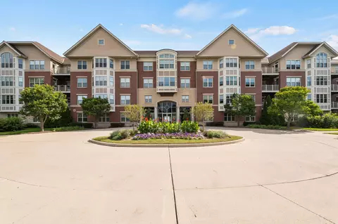 4120 S S Lk #351, Saint Francis, WI 53235