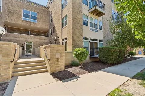 1550 N Warren #113, Milwaukee, WI 53202