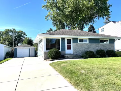707 Lakeview, South Milwaukee, WI 53172