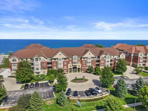 4120 S S Lk #265, Saint Francis, WI 53235