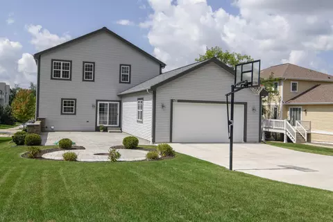 Exterior - 466 Bleeker, Delafield, WI 53018 photo 4 of 8