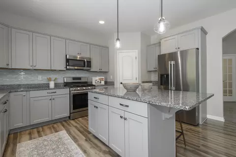 Kitchen - 466 Bleeker, Delafield, WI 53018 photo 4 of 5
