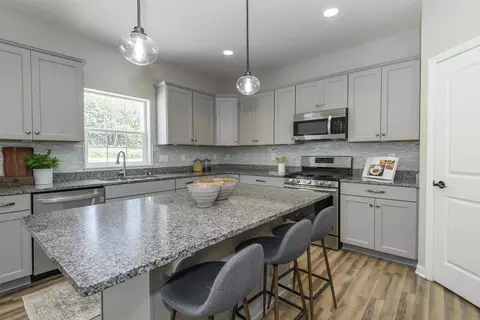 Kitchen - 466 Bleeker, Delafield, WI 53018 photo 2 of 5