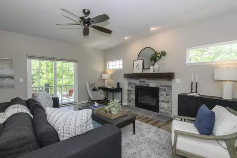 Living - 466 Bleeker, Delafield, WI 53018 photo 2 of 2