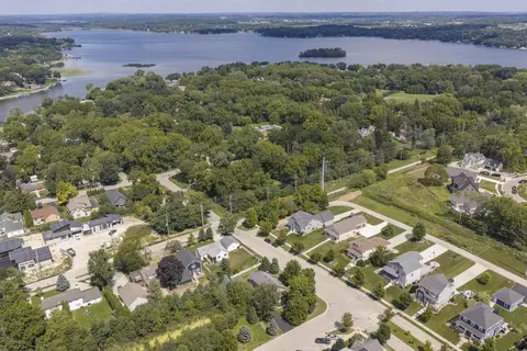 View/Area - 466 Bleeker, Delafield, WI 53018 photo 2 of 5