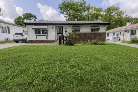 1943 W Kneeland, Milwaukee, WI 53205