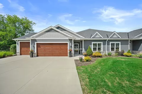 147 Phantom Lk, Mukwonago, WI 53149