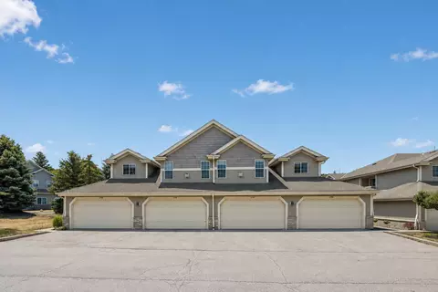 2790 Hidden #134, Saint Francis, WI 53235