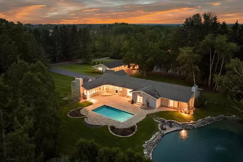 2212 W Sunnydale, Mequon, WI 53092