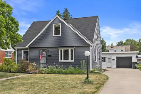 725 Oak, South Milwaukee, WI 53172