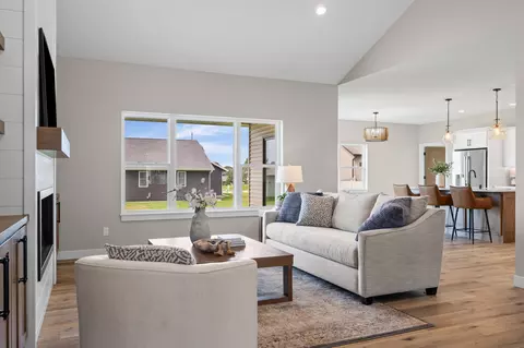 Living - 2910 Beyer, Holmen, WI 54636 photo 5 of 7