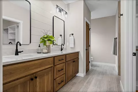 Bath - 2910 Beyer, Holmen, WI 54636 photo 2 of 5