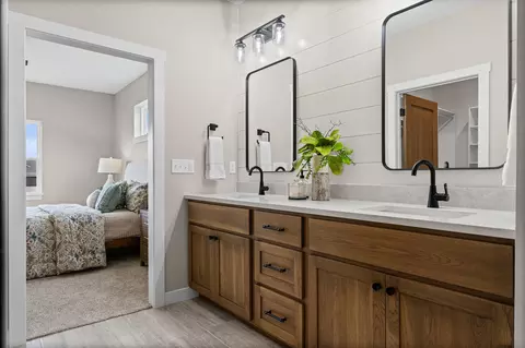 Bath - 2910 Beyer, Holmen, WI 54636 photo 1 of 5