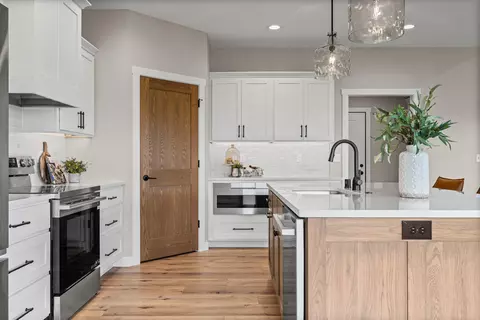 Kitchen - 2910 Beyer, Holmen, WI 54636 photo 4 of 5