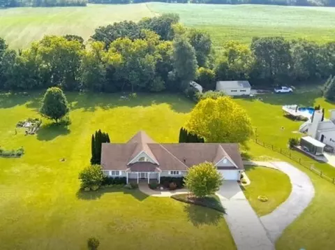 8651 Fieldstone, Burlington, WI 53105