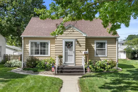 809 S 113th, West Allis, WI 53214