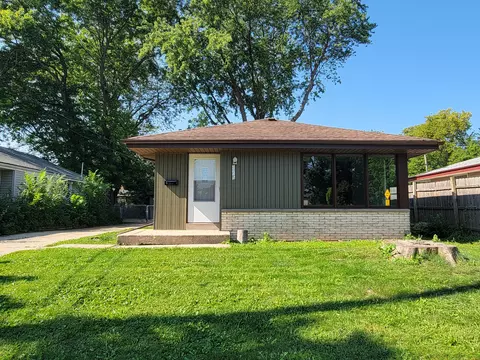 6925 N Darien, Milwaukee, WI 53209