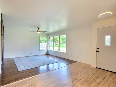 6925 N Darien, Milwaukee, WI 53209