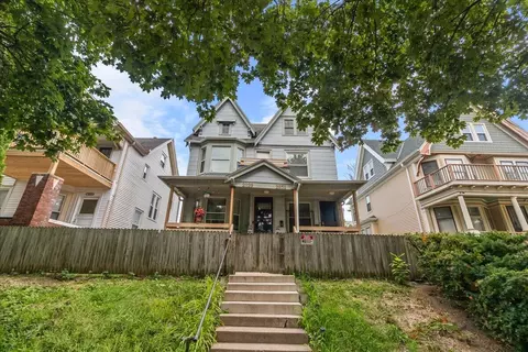 2829 W Juneau #2831, Milwaukee, WI 53208