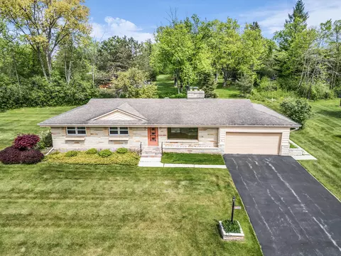11240 N N Vly, Mequon, WI 53092