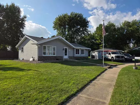 1544 Riverdale, Oconomowoc, WI 53066