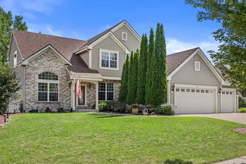 1823 Deer Path, Waukesha, WI 53189