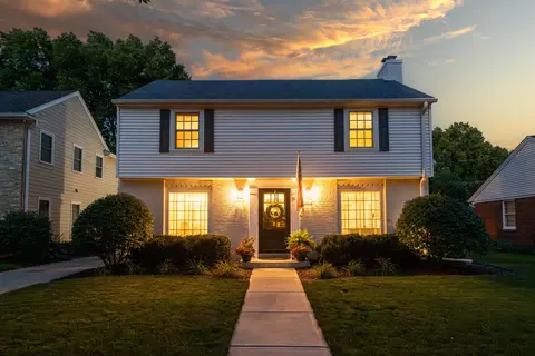 2426 N 93rd, Wauwatosa, WI 53226