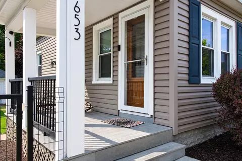 653 S Oak Park, Milwaukee, WI 53214