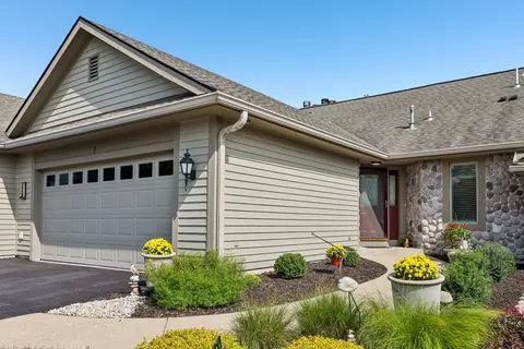 526 Oak Rdg, Hartland, WI 53029