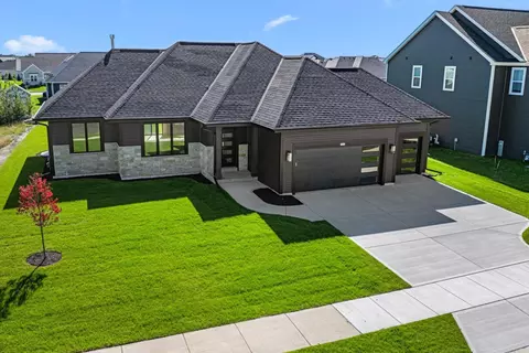 1283 Wild Rye, Oconomowoc, WI 53066