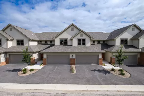 255 Aerie #102, Brookfield, WI 53045