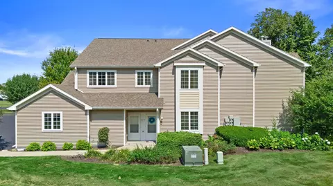 758 Bridlewood #H, Hartford, WI 53027
