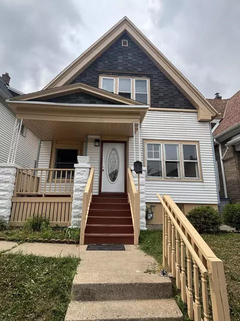 1727 W Arrow, Milwaukee, WI 53215