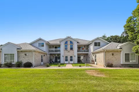 9101 S Aspen #2, Oak Creek, WI 53154