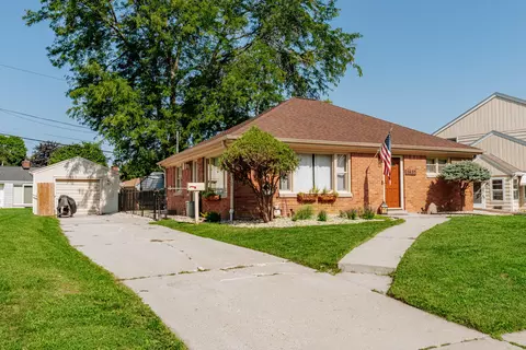 2637 S 86th, West Allis, WI 53227