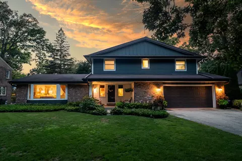 1521 N 122nd, Wauwatosa, WI 53226
