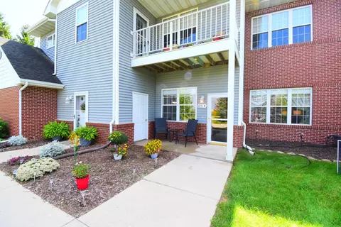 691 W Dekora, Saukville, WI 53080