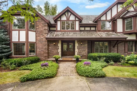 3510 W W Riv, Mequon, WI 53092