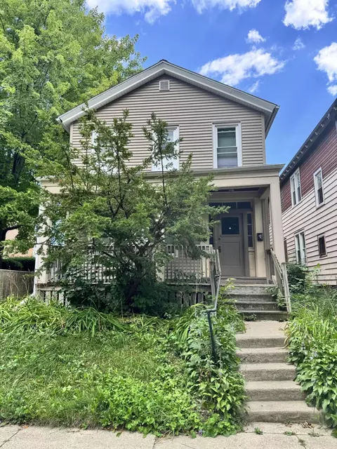 2920 N Bartlett #A, Milwaukee, WI 53211