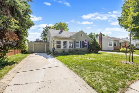 318 E Gauer, Milwaukee, WI 53207