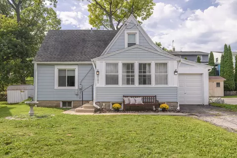 2101 Oaklawn, Waukesha, WI 53188