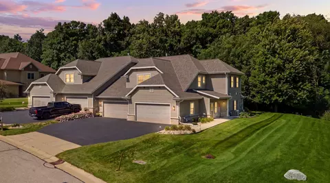 958 Autumn Rdg, Hartford, WI 53027