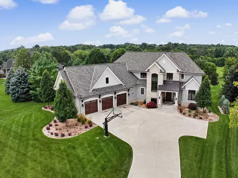254 Legend Hts, Wales, WI 53183