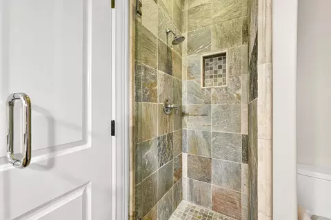 Bath - 6702 N N Lk, Fox Point, WI 53217 photo 10 of 11