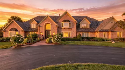 9648 N Columbia, Mequon, WI 53092